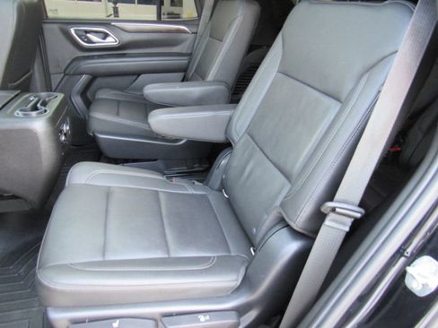 Used 2022 Chevrolet Tahoe Z71 w/ Z71 Off-Road Package AWD/4WD image 18