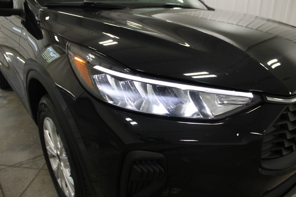 Used 2025 Ford Escape Active AWD/4WD image 12