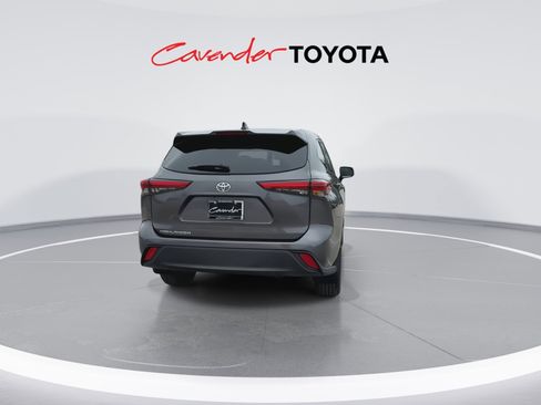 Used 2022 Toyota Highlander L FWD image 7