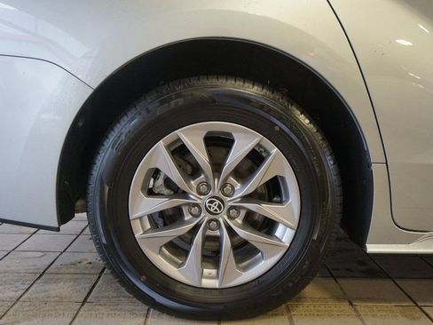 Used 2025 Toyota Sienna LE image 31