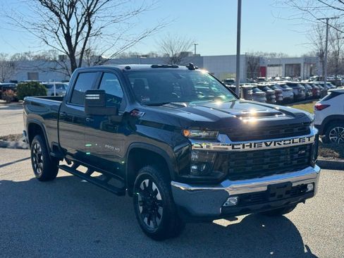 Used 2020 Chevrolet Silverado 2500 LT w/ Convenience Package image 3