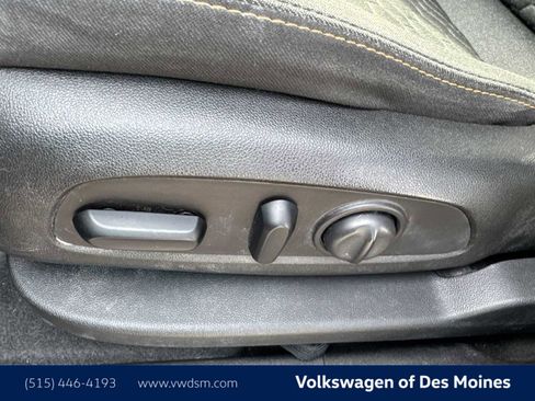 Used 2019 Chevrolet Equinox LT w/ Sun & Navigation Package image 24