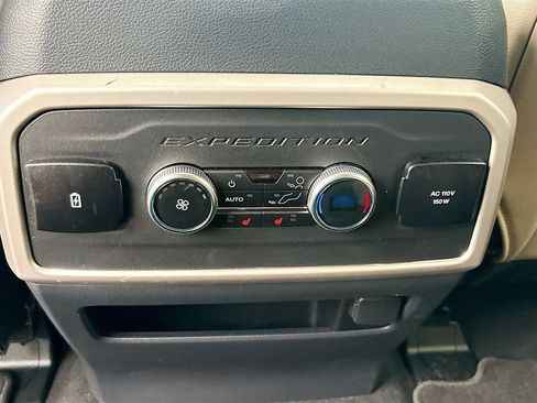 Used 2024 Ford Expedition Limited RWD image 27