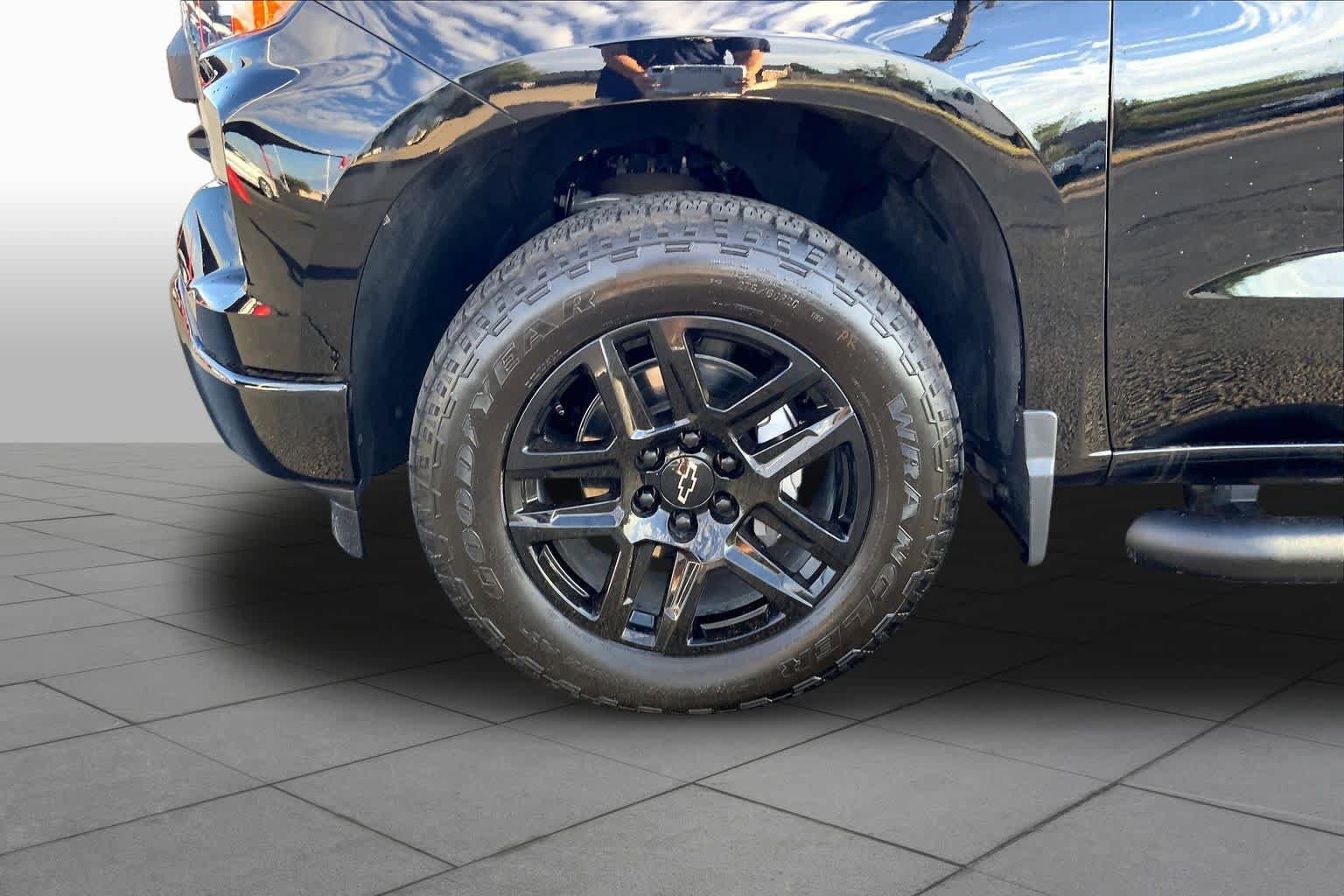 Used 2026 Chevrolet Silverado 1500 Custom w/ Turbomax Blackout Package AWD/4WD image 11