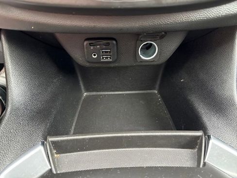 Used 2021 Chevrolet Traverse LT w/ LT Premium Package image 22