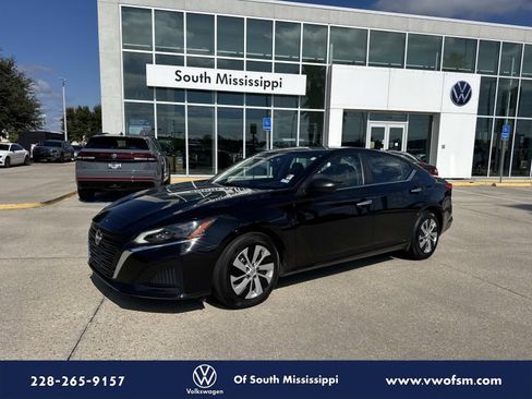 Used 2024 Nissan Altima 2.5 S image 1