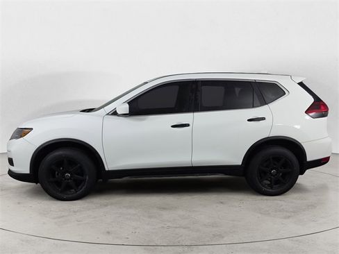 Used 2018 Nissan Rogue S image 2