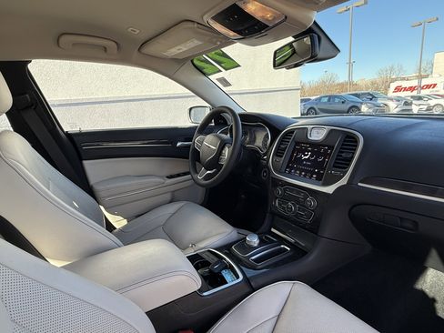 Used 2022 Chrysler 300 Touring L w/ Comfort Group image 29