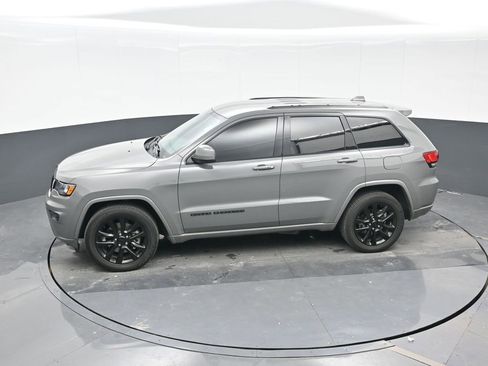 Used 2021 Jeep Grand Cherokee Laredo X image 18