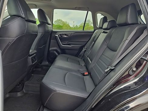 Used 2023 Toyota RAV4 XLE Premium image 18