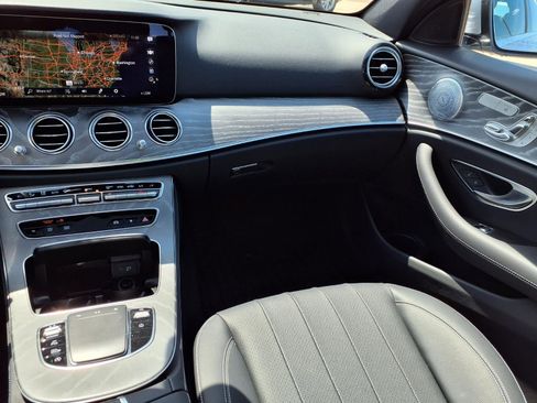 Used 2021 Mercedes-Benz E 350 4MATIC Sedan image 3