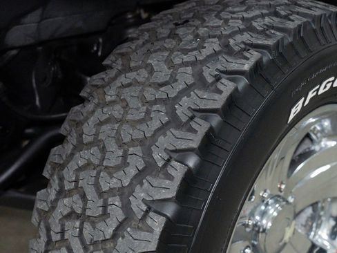 Used 2003 HUMMER H2 w/ Preferred Equipment Group image 17