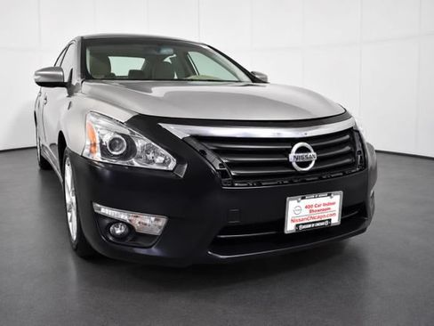 Used 2015 Nissan Altima 2.5 SV w/ Convenience Package FWD image 3