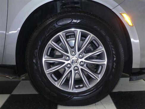 Used 2024 Buick Enclave Premium image 38