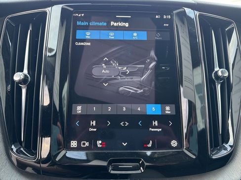 Certified 2025 Volvo XC60 B5 Plus image 28