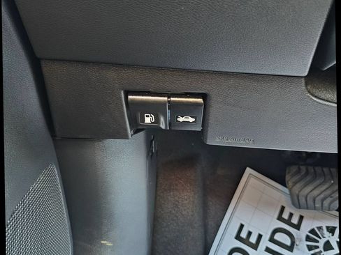 Used 2025 Nissan Versa S w/ Trunk Package FWD image 22