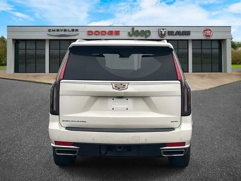 Used 2023 Cadillac Escalade Premium Luxury w/ Performance Package image 4