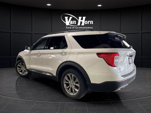 Used 2020 Ford Explorer XLT w/ Equipment Group 202A image 3