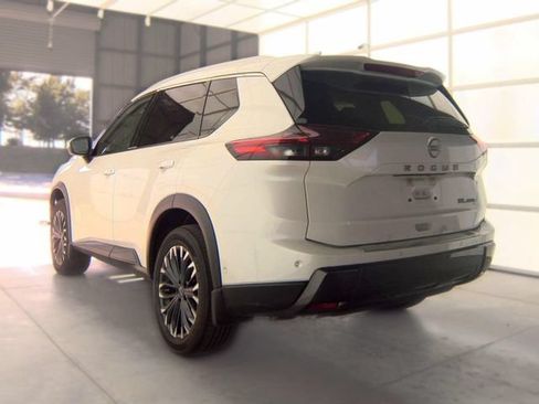 Certified 2025 Nissan Rogue SL w/ Tech Package AWD/4WD image 8