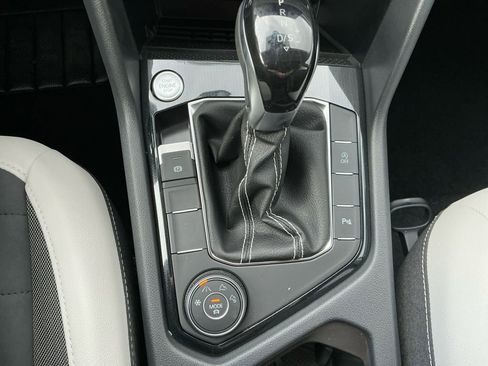 New 2025 Volkswagen Taos SE image 17