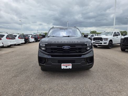 Used 2025 Ford Expedition Active AWD/4WD image 2