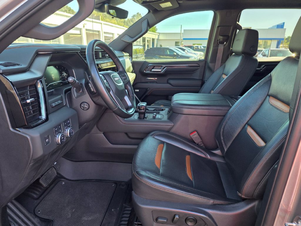 Used 2024 GMC Sierra 1500 AT4 w/ Technology Package AWD/4WD image 17