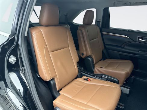 Used 2018 Toyota Highlander Limited AWD/4WD image 19
