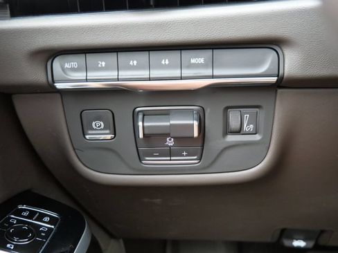 Used 2025 Cadillac Escalade ESV Premium Luxury w/ LPO, Floor Liner Package AWD/4WD image 20