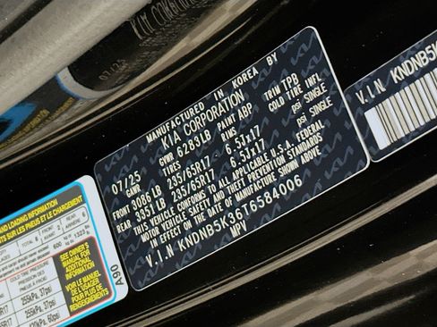 Used 2026 Kia Carnival FWD image 12