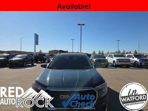 Used 2024 GMC Terrain SLE w/ Driver Convenience Package image 3
