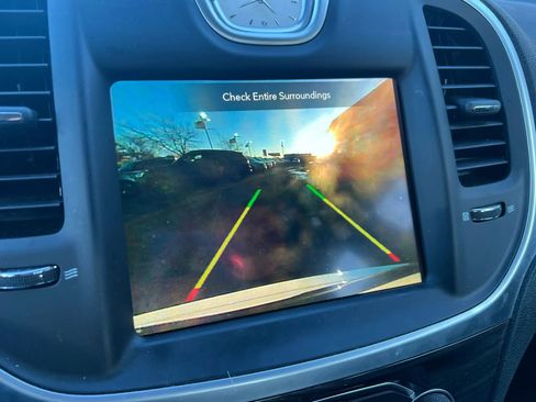 Used 2022 Chrysler 300 Touring w/ Sport Appearance Package image 31