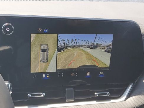New 2026 Chevrolet Equinox LT w/ Safety and Technology Package FWD image 24