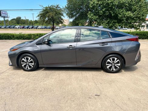 Used 2018 Toyota Prius Prime Premium image 8