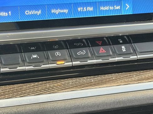 Used 2022 Chevrolet Silverado 1500 LT AWD/4WD image 46