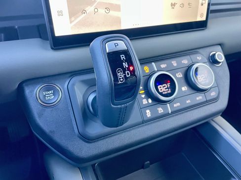 Used 2025 Land Rover Defender 110 X-Dynamic SE image 20