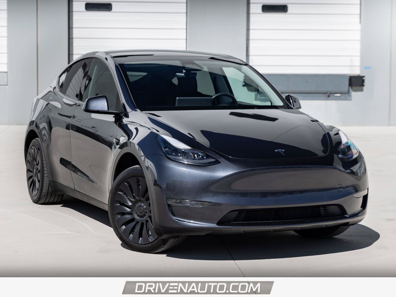 Used 2024 Tesla Model Y Long Range AWD/4WD image 1