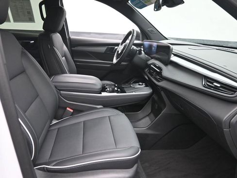 Used 2025 Buick Enclave Preferred image 7