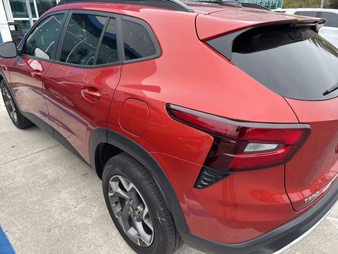 Used 2024 Chevrolet Trax LT w/ Driver Confidence Package image 5