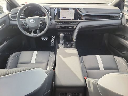 Used 2025 Toyota Camry SE image 13