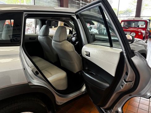 Used 2022 Toyota Corolla Cross L FWD image 31