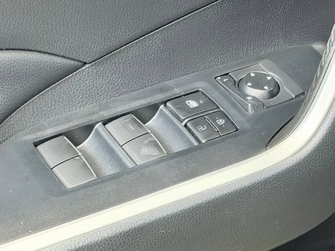 Used 2019 Toyota RAV4 XLE Premium FWD image 11