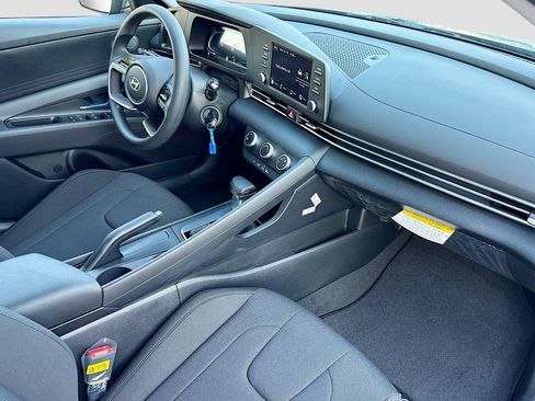 New 2026 Hyundai Elantra SE image 13