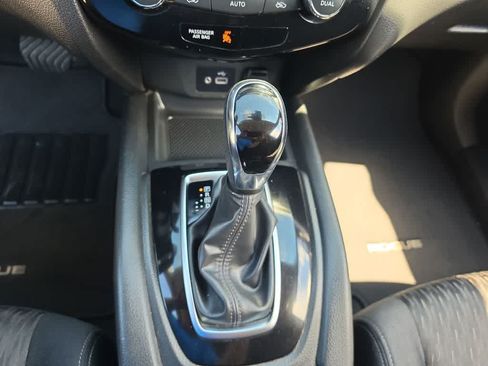 Used 2019 Nissan Rogue SV AWD/4WD image 19