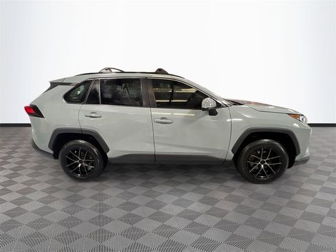 Used 2019 Toyota RAV4 XLE image 8