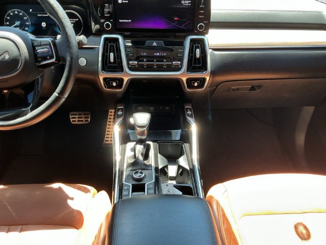 Used 2022 Kia Sorento SX Prestige w/ Rust Color Package AWD/4WD image 11