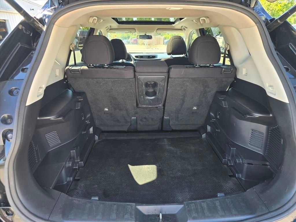 Used 2017 Nissan Rogue SV w/ Sun & Sound Touring Package FWD image 24