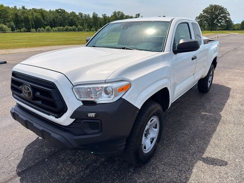Used 2022 Toyota Tacoma SR AWD/4WD image 12