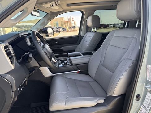 Used 2024 Toyota Tundra Limited image 28
