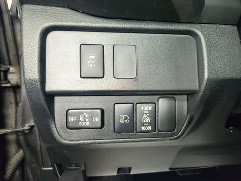 Used 2020 Toyota Tacoma TRD Sport AWD/4WD image 10
