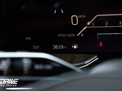 Used 2025 Cadillac Escalade Sport Platinum w/ LPO, ONYX Package image 33